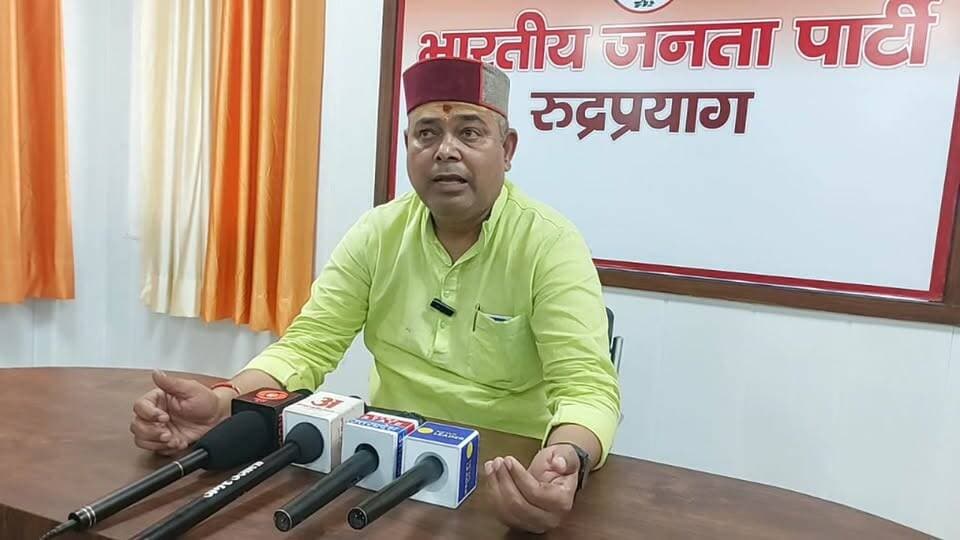Live: भाजपा प्रदेश प्रवक्ता मनोज जखमोला की पत्रकार वार्ता, सेवा संकल्प अभियान एवं कांग्रेस द्वारा सोशल मीडिया पर सूबे के मुख्यमंत्री पुष्कर सिंह धामी के स्वर्गीय पिताजी के श्राद्ध एवं तर्पण पर गलत ढंग से टिप्पणी करने पर कहा,,
