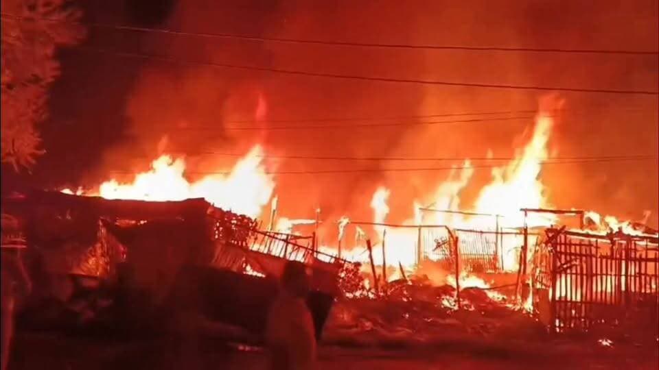 बरवाअड्डा में देर रात को दिखा आग का तांडव,मची अफरा-तफरी, दुकानदार हुए कंगाल लगभग दर्जन भर दुकान आग की चपेट में आकर हो गया स्वाहा