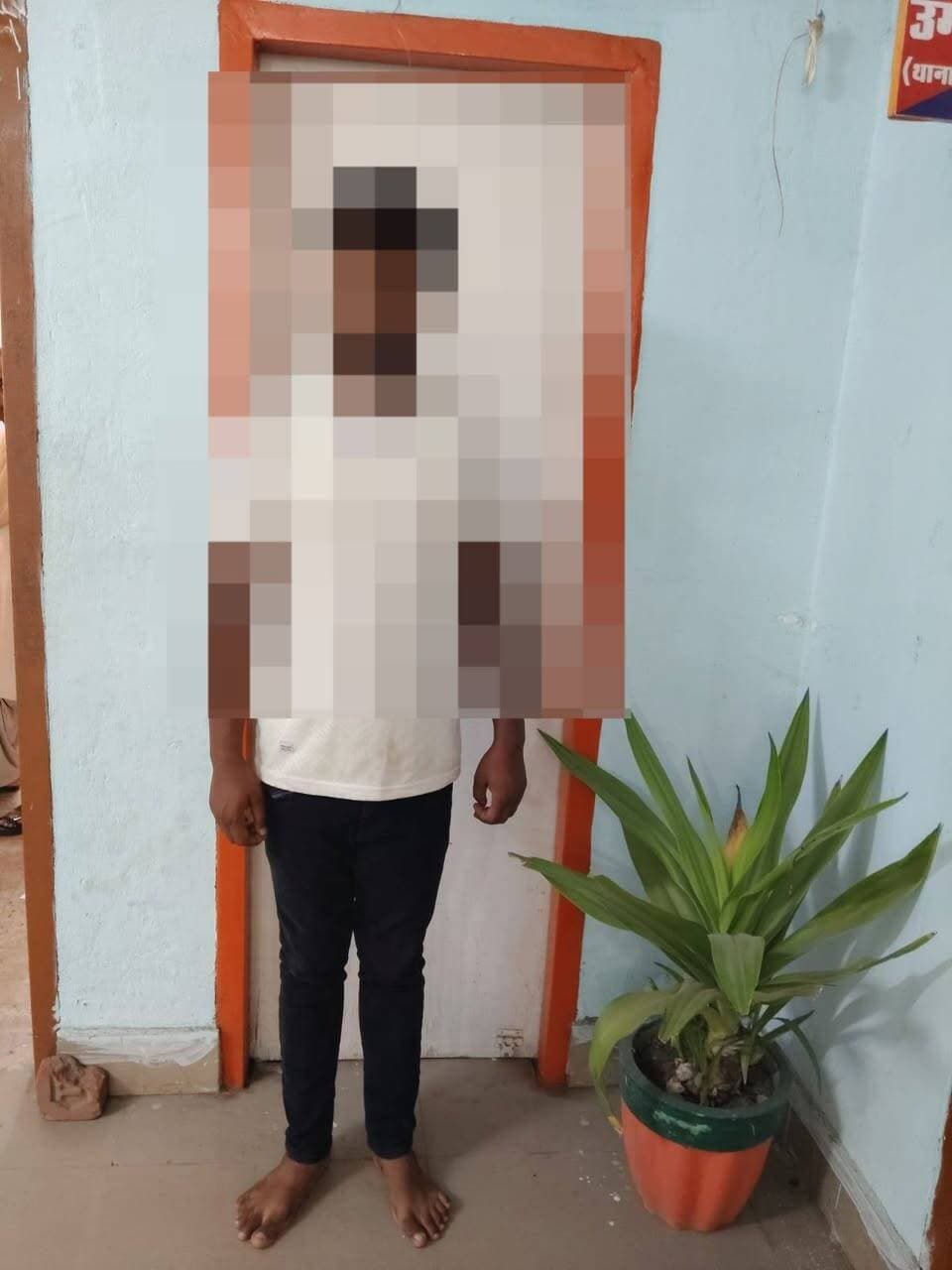 पुलिस पर हमला मामले में दो आरोपित गिरफ्तार
जहानाबाद : नगर थाना क्षेत्र में पुलिस पर हमला करने के मामले में पुलिस ने प्राथमिकी के दो आरोपितों को गिरफ्तार किया है। नगर थाना कांड संख्या 999/26, दिनांक 3 अक्टूबर 2026 के मामले में पुलिस ने शाहपुर निवासी पवन कुमार (25) और पंकज कुमार (23) को गिरफ्तार किया है। दोनों परसविगहा थाना क्षेत्र के शाहपुर गांव निवासी चंद्रदेव साव के पुत्र बताए गए हैं। पुलिस दोनों से पूछताछ के बाद अग्रिम कार्रवाई में जुटी है।