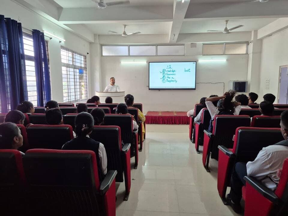 #Dibrugarh | A special class on Artificial Intelligence (AI) was organized for the H.S. 2nd Year students of Shreebharati College and Sishu Bharati H.S. School
The session was highly interactive, with live demonstrations and discussion on ethical use of AI. Students participated enthusiastically.