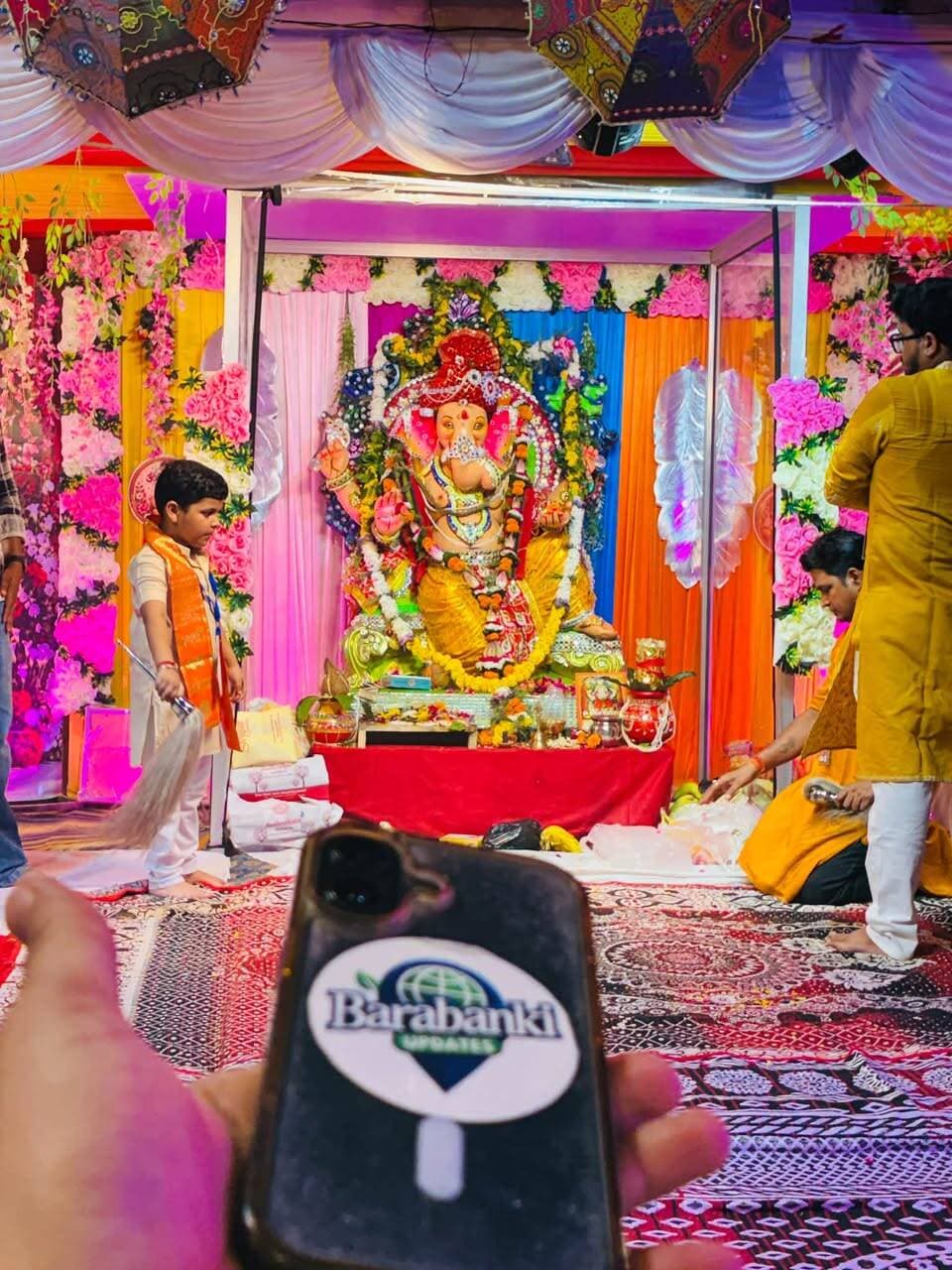 गणपति बप्पा मोरया, मंगलमूर्ति मोरया
#GanpatiBappaMorya #ganeshji #viralpost #barabanki_updates_