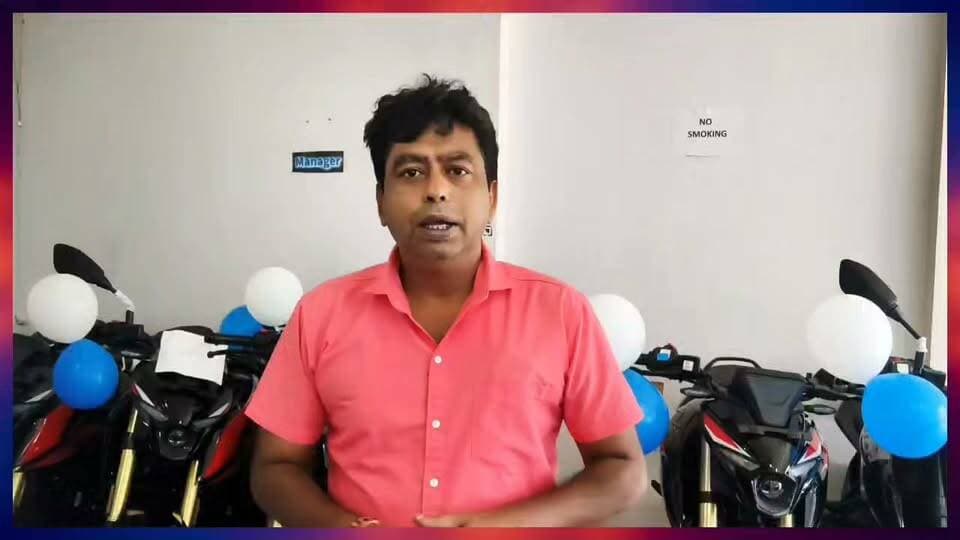 কান্দিতে Bajaj-এ অফারের বৃষ্টি! ১১টি উপহার + ₹৫,০০০ পর্যন্ত ক্যাশব্যাক
#kandi #bangladarshan #murshidabaddistrict #murshidabad #Bajaj #bajajbikes #BajajPulsar #BajajFinance #BajajPulsarN160 #bikelife
