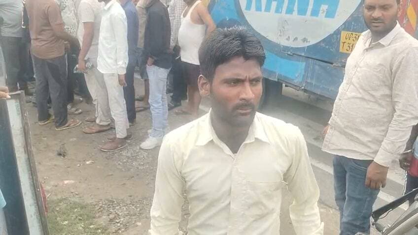 *निघासन कोतवाली क्षेत्र गाँव रकेहटी के पास हादसा। पलटा ई-रिक्शा। मां और मासूम बच्ची घायल*
#highlightseveryone #paliakalankheri #LakhimpurKheri #followers