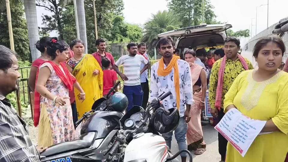 रुद्रपुर के किच्छा रोड स्थित निजी अस्पताल में हुई महिला की मौ#त, परिजनों का गंभीर आरोप
#AwaazIndiaDigital #Uttarakhand #Rudrapur #GautamHospital #ViralVideo #UdhamSinghNagarPolice #LatestNews
