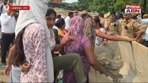 तीन घंटे मौके पर रही टीम, महिलाओं के विरोध के चलते बिना कब्जा दिलाए लौटी
