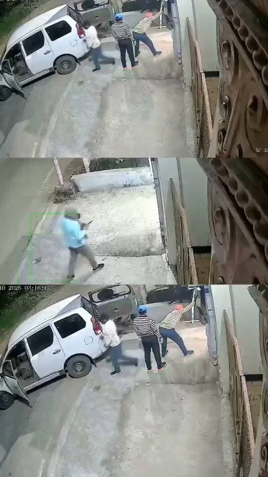 फिल्मी स्टाइल में हुई ATM की चोरी, घटना की पूरी वारदात CCTV में कैद
मामला झारखंड के देवघर की बताई जा रही है।