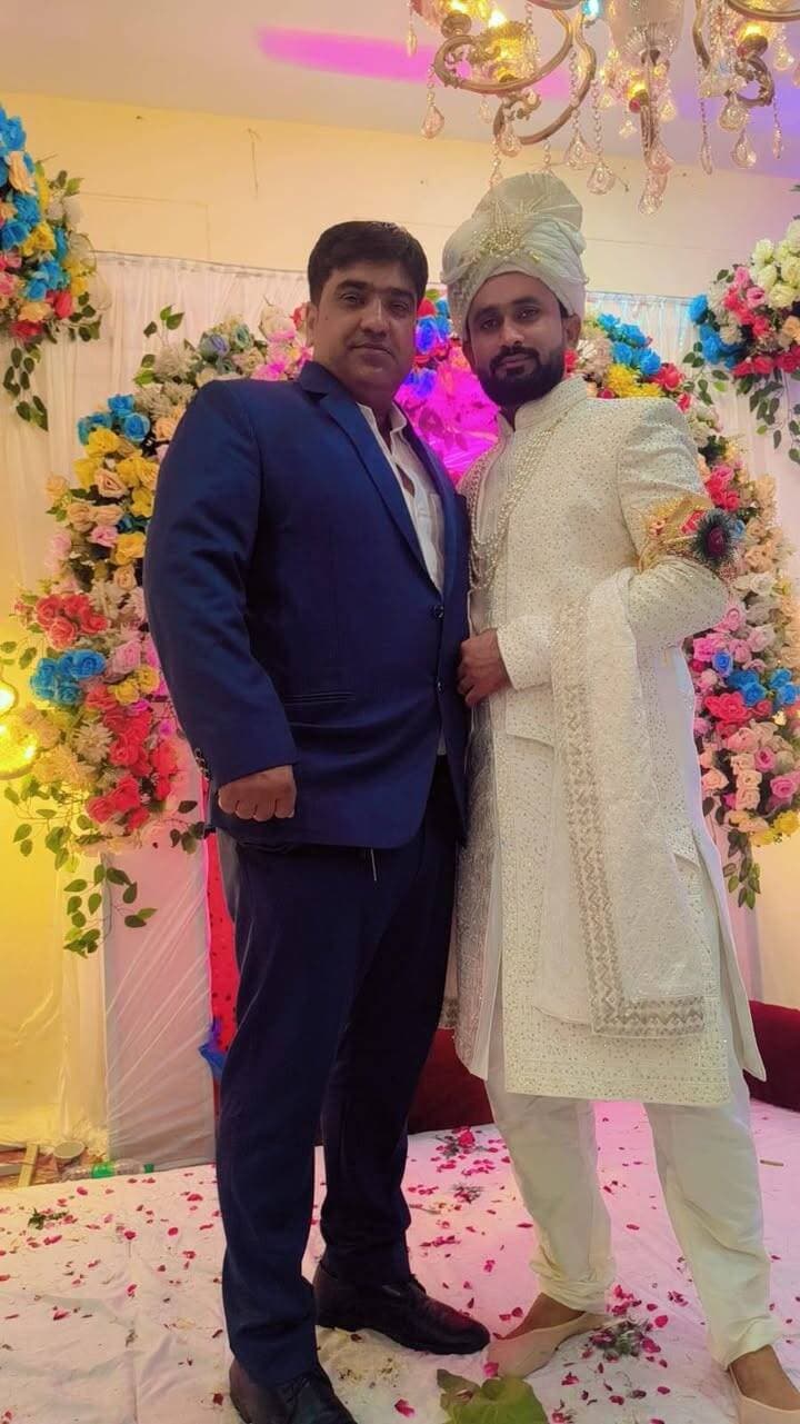छोटे भाई के शादी में गया शेरघाटी में निकाह के बाद लिया गया एक यादगार तस्वीर..छोटे भाई को जिंदगी की नयी शुरुआत के लिए आप लोग बधाई दे..