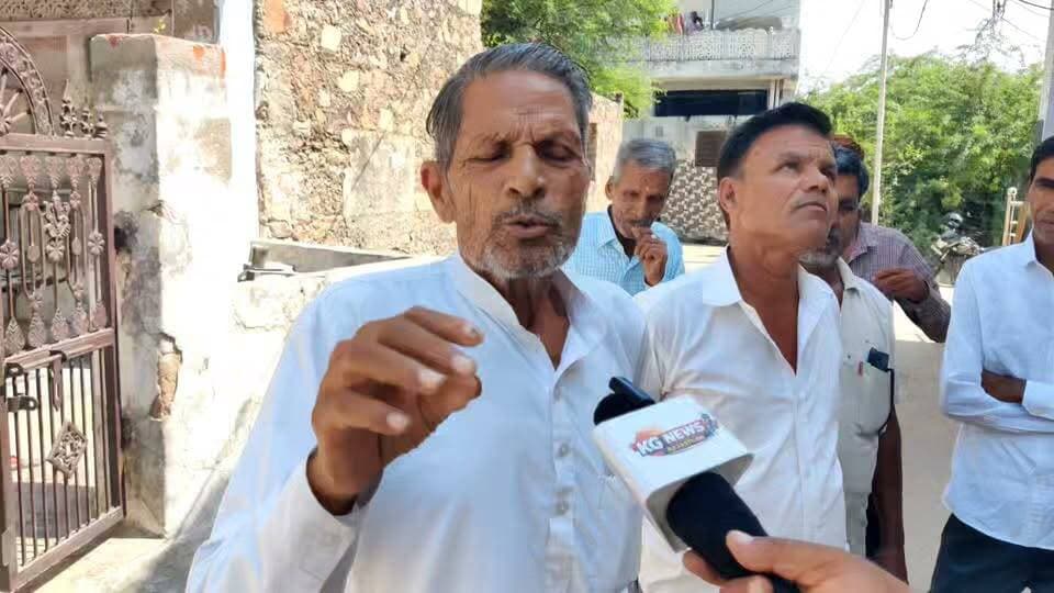 सरपंच चुनाव की जंग हुई तेज,
दतवास पंचायत का अगला सरपंच कौन?
गांव की सियासत में बढ़ी हलचल, दावेदारों की सक्रियता तेज…
अब किसके सिर सजेगा सरपंच का ताज?
दतवास पंचायत
आपके हिसाब से कौन हो सकता है अगला सरपंच?
#दतवास #सरपंचचुनाव #पंचायतचुनाव #राजस्थानचुनाव #गांवकीसियासत #चुनावीहलचल #KGNewsRajasthan