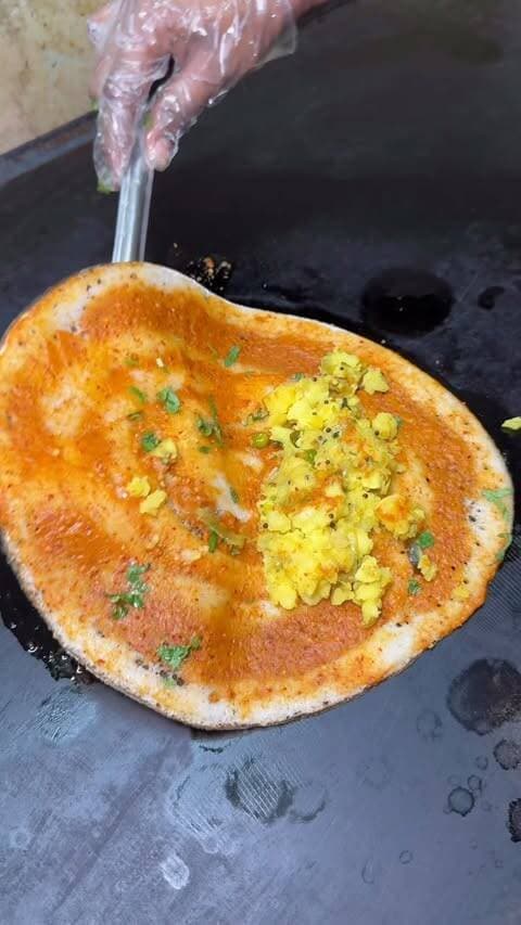This place in Mayur Vihar serving delicious Benne and other South Indian dishes.
Jldi Sai reel share kardo Aapne friends ke sath and yahan khaane aajao !!!!
📍Bala’s Madapalli , Mayur Vihar Phase 3
#benne #dosa #delhifood #viralreels #explorepage