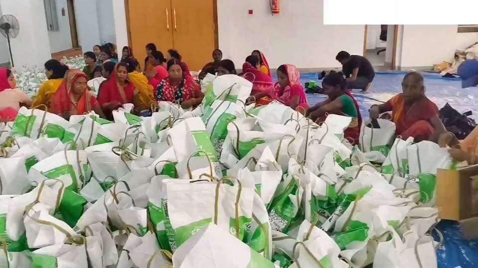 Bihar news : Glimpse of flood relief work in west Champaran. #WestChamparan #FloodRelief #FloodReliefWork #FloodRelief2026 #WestChamparanNews #BiharFlood #BiharNews #FloodSituation #ReliefWork #DisasterRelief #FloodAffected #ReliefOperations #Champaran #FloodUpdate #GroundReport #LocalNews #BreakingNews #BiharUpdates