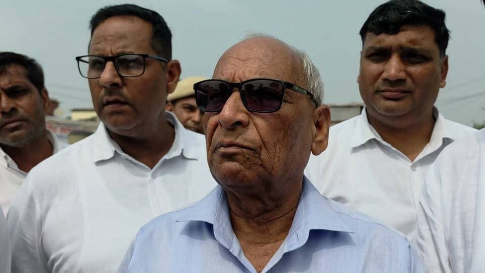 Ram Kumar Kashyap - MLA Indri ने आज इन्द्री मंडी का दौरा कर धान खरीद एवं मंडी व्यवस्थाओं का जायजा लिया। इसके उपरांत पत्रकार वार्ता कर किसानों से जुड़े विषयों एवं मंडी की व्यवस्थाओं को लेकर जानकारी साझा करते हुए