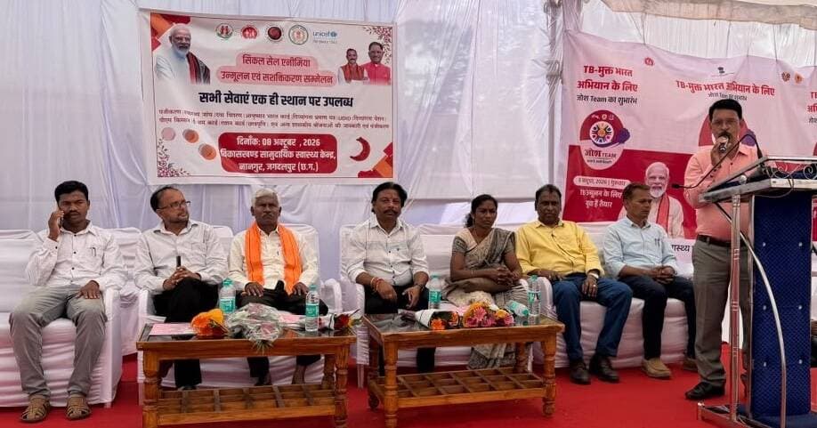 सेवा संकल्प अभियान के तहत आड़ावाल में निःशुल्क ब्लॉक स्तरीय स्वास्थ्य शिविर आयोजित हुआ। 303 ओपीडी दर्ज हुईं और जिला मेडिकल बोर्ड के परीक्षण के बाद 140 दिव्यांग प्रमाण पत्र जारी किए गए। सिकलसेल, BP, मधुमेह व नेत्र जांच सहित स्वास्थ्य सेवाएं उपलब्ध कराई गईं।
#SevaSankalpAbhiyan