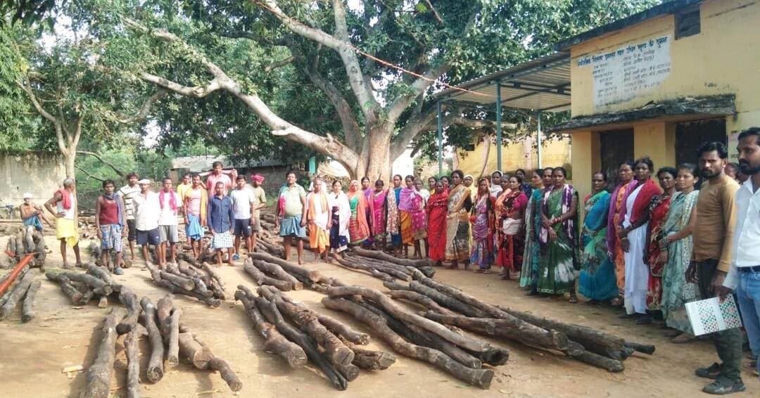 बस्तर में बाढ़ प्रभावितों को बड़ी राहत। 9 अक्टूबर 2026 तक 8,197 प्रकरणों में ₹25.72 करोड़ से अधिक की सहायता सीधे बैंक खातों में अंतरित की गई। क्षतिग्रस्त मकानों, घरेलू सामग्री, फसल व पशुहानि के मामलों में सहायता जारी है।
#Bastar #Chhattisgarh