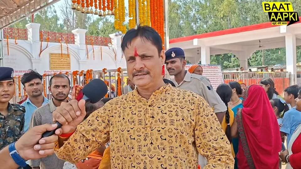शारदीय नवरात्रि के पहले दिन माँ थावे वाली के दरबार में उमड़ी श्रद्धालुओं की भीड़।
