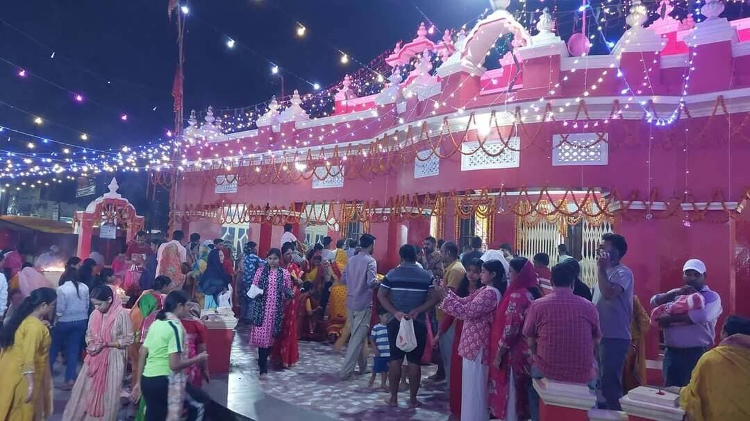 कलशस्थापन चढ़ते ही देवी मंदिर में श्रद्धालुओं की उमड़ी भीड़