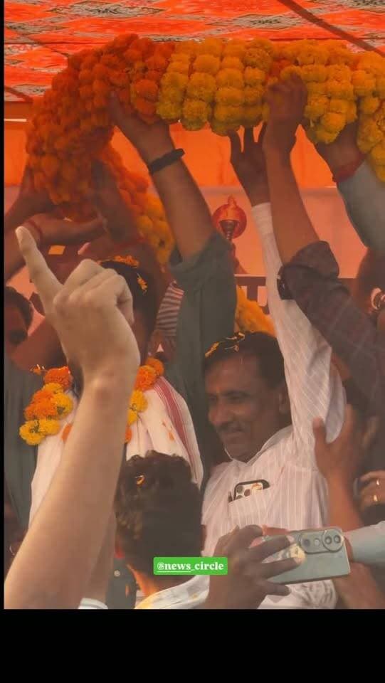 परबतसर के भकरी क्षेत्र में शिव विधायक रविंद्र सिंह भाटी का जोरदार स्वागत
परबतसर विधानसभा क्षेत्र की भकरी ग्राम पंचायत में पहुंचने पर शिव विधायक रविंद्र सिंह भाटी का रणवीर सिंह राठौड़ के नेतृत्व में कार्यकर्ताओं ने गर्मजोशी से स्वागत किया। इस दौरान बड़ी संख्या में युवा एवं कार्यकर्ता मौजूद रहे और जमकर उत्साह देखने को मिला।