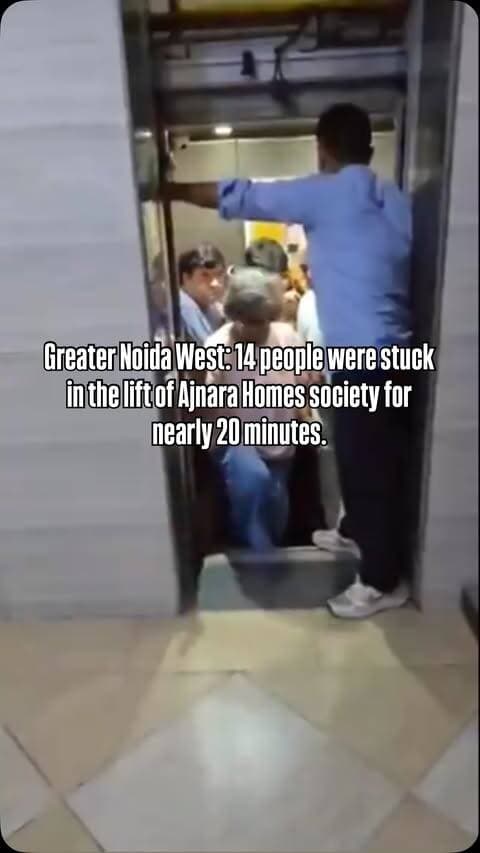 Greater Noida West: 14 people were stuck in the lift of Ajnara Homes society for nearly 20 minutes.
There was an atmosphere of panic among the people trapped in the lift. Questions have once again been raised about the safety and maintenance of the lift in the society.
#greaternoidawest #noida #thisisnoidacity #ncr