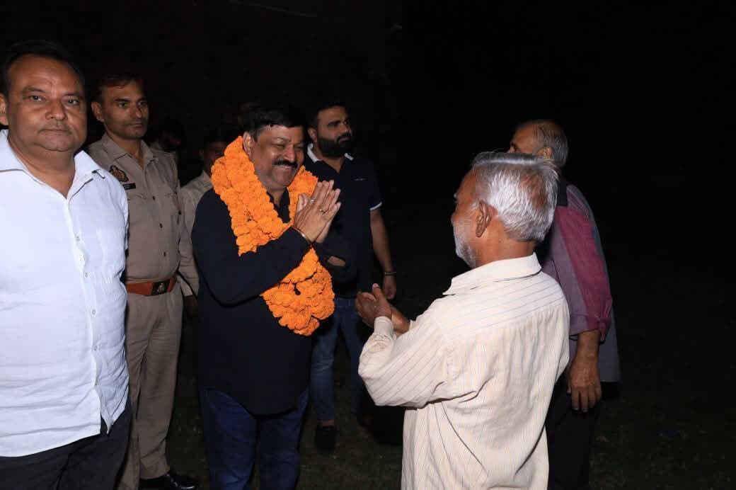 Shahjahanpur : समाजसेवी संजय गुप्ता का जनसंपर्क अभियान जारी
ग्राम रेभा, मक्कू बजरिया और मामुड़ी वार्ड में लोगों से किया संवाद।
जनता के बीच पहुंचकर उनकी समस्याओं और जरूरतों को सुना।
सड़क, सफाई और पानी जैसे मुद्दों पर हुई चर्चा।
Sanjay Gupta- Pipe wale Shray Gupta
शाहजहाँपुर समाचार डिजिटल Ajeet Kumar
UP Samachar आपका अपना शहर Aapka Apna Shahar Shahjahanpur UP-27
