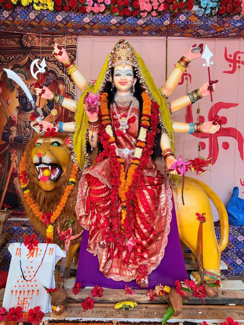 🌺🙏 ग्राम सुखरास, जिला हरदा में मां दुर्गा के दिव्य दर्शन 🚩❤️
गांव की आस्था, भक्तों की श्रद्धा और मां जगदम्बा के प्रति अटूट विश्वास। 🌸✨
ग्राम सुखरास में विराजित मां दुर्गा के दर्शन करिए और माता रानी से सभी के सुख, शांति और समृद्धि की कामना कीजिए। 🙏❤️
🚩 जय माता दी! जय मां जगदम्बे! 🚩
📍 ग्राम सुखरास, जिला हरदा
#ग्रामसुखरास #हरदा #मांदुर्गा #दुर्गाउत्सव #नवरात्रि #जयमातादी #Harda #AnokhaTeer #निशानेपरहरखबर