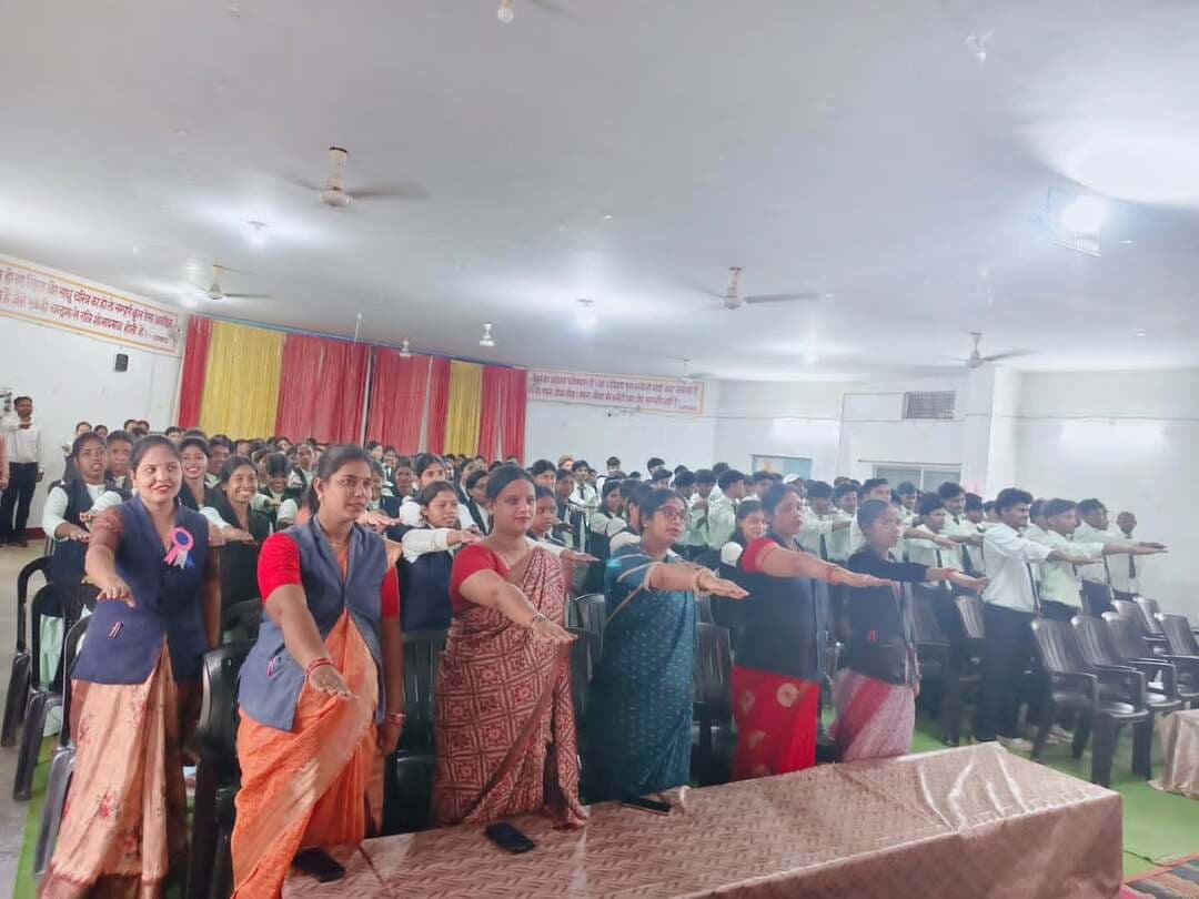 "सेवा संकल्प अभियान"
सरस्वती महाविद्यालय में नशामुक्ति जनजागरूकता कार्यक्रम आयोजित, महापौर श्रीमती मंजूषा भगत ने विद्यार्थियों को दिलाई नशामुक्ति की शपथ
#सेवा_संकल्प_अभियान #SevaSankalpAbhiyan #SevaSankalp #JanSeva #JanBhagidari ViksitChhattisgarh SevaSeVikas
@chhattisgarhcmo @dpr.chhattisgarh @cgsocialwelfare