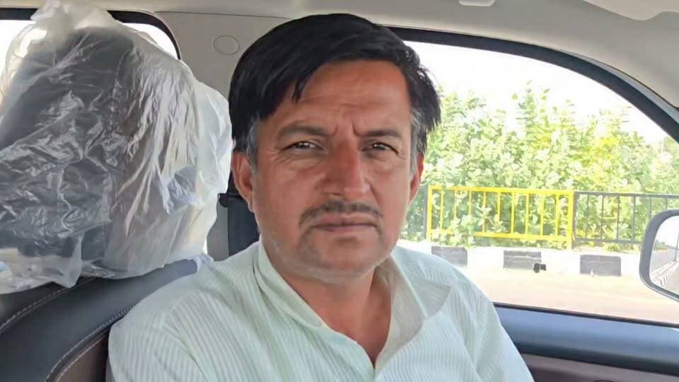 हर सुख-दुख में साथ रहूंगा गांव के लोगों के साथ-इलियास खान।
Harish Chaudhary Laxman Singh Godara Ummeda Ram Beniwal Amin Khan Mewaram Jain Govind Singh Dotasra