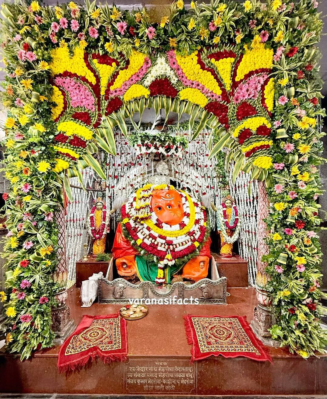 बड़ा गणेश मंदिर में आज का दिव्य श्रृंगार 🙏✨
काशी के प्राचीन और आस्था से जुड़े बड़ा गणेश मंदिर में गणपति बप्पा का मनमोहक श्रृंगार और दिव्य दर्शन। 🌺🪔
मान्यता है कि यहाँ भगवान गणेश के दर्शन से भक्तों को सुख-समृद्धि और मंगल का आशीर्वाद मिलता है। ❤️
गणपति बप्पा मोरया 🙏
हर हर महादेव 🔱
#ganesh #badaganesh #banaras #varanasi #kashi
बड़ा गणेश मंदिर, बड़ा गणेश मंदिर वाराणसी, बड़ा गणेश मंदिर बनारस, बड़ा गणेश मंदिर काशी, बड़ा गणेश जी, गणेश मंदिर वाराणसी, गणपति श्रृंगार, गणेश जी का श्रृंगार, आज का श्रृंगार, गणपति बप्पा, गणेश दर्शन, काशी गणेश मंदिर, वाराणसी मंदिर, बनारस मंदिर, काशी मंदिर, Varanasi Ganesh Temple, Bada Ganesh Mandir Varanasi, Bada Ganesh Temple Kashi, Ganesh Shringar, Ganesh Darshan, Kashi, Banaras, Varanasi, Kashi Vishwanath, Banaras Culture, Varanasi Culture