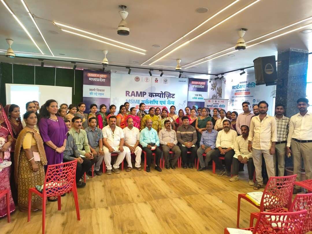 सूक्ष्म लघु और मध्यम विभाग की RAMP (Raising and Accelerating MSME Performance) योजना के अंतर्गत 13 अक्टूबर को मंगलम रेस्टोरेंट दमोह में दो दिवासीय रैम्प कार्यशाला का आयोजन किया गया। जिसमें प्रथम दिवस की कार्यशाला में उद्यमियों एवं स्वसहायता समूहों को केंद्र शासन और राज्य शासन की उद्यमिता से सम्बंधित महत्वपूर्ण योजनाओं की जानकारी दी गई।