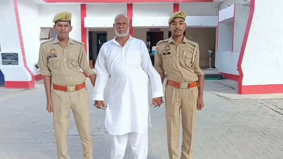 फर्जी हिब्बानामा बनाकर जमीन कब्जाने के प्रयास का आरोप, 66 वर्षीय मोतीन अहमद गिरफ्तार, गाली-गलौज और जान से मारने की धमकी देने का भी आरोप
आजमगढ़
https://abckhabar.in/?p=8913