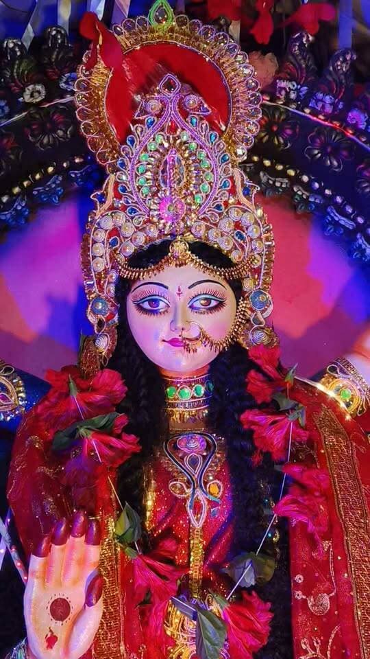 #नवरात्रि के तीसरे दिन यमुनानगर क्षेत्र में गूंजे जयकारे, घर-घर पूजी गईं मां चंद्रघंटा
यमुनानगर / प्रयागराज। शारदीय नवरात्रि के तीसरे दिन यमुनानगर क्षेत्र में आस्था का सैलाब उमड़ पड़ा। जगह-जगह मां चंद्रघंटा की पूजा-अर्चना की गई।
भक्तों ने अपने घरों और मंदिरों में माता की विधि-विधान से पूजा कर सुख-समृद्धि की कामना की। पूरे दिन "जय माता दी" के जयकारों से पूरा परिसर गूंजता रहा।
#navratri