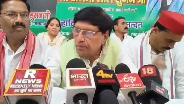 शाहजहांपुर पहुंचे समाजवादी पार्टी के राज्यसभा सांसद रामजीलाल सुमन जहां तनवीर खान अवधेश वर्मा सहित सभी कार्यकर्ताओं ने उनका फूल मालाओं से जोरदार किया स्वागत उसके बाद उन्होंने क्या कुछ कहा देखे रिपोर्ट Part 2
