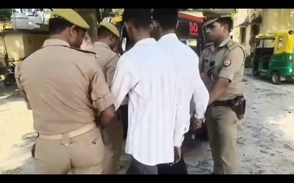 खबर थाना मिर्जापुर जहां मोबाइल छीनकर भाग रहे तीन लोगों को पुलिस ने कर लिया गिरफ्तार फिर क्या हुआ देखिए रिपोर्ट