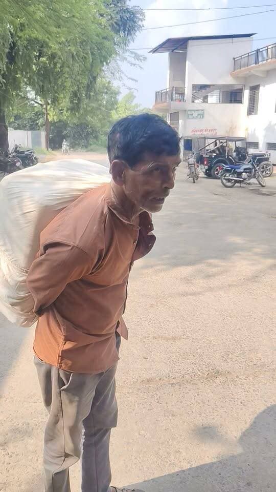 कलकत्ता से रीवा आ कर बेच रहे कुल्लू पुल्लू आप समझिए क्या है कुल्लू पुल्लु
#bangal #कलकत्ता