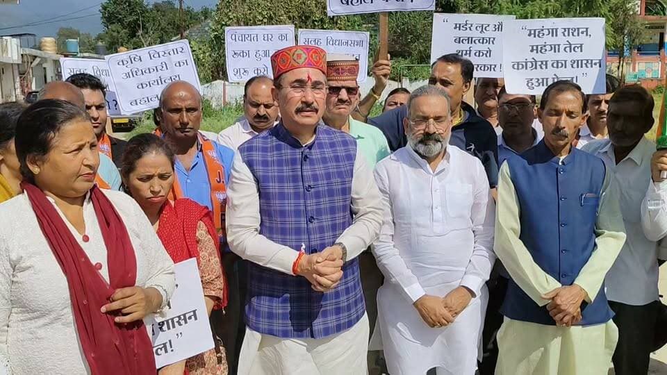 LIVE | सुलह में भाजपा का हल्लाबोल!
भट्टू-नाल्टी पुल में हिमाचल सरकार के खिलाफ
भाजपा का धरना-प्रदर्शन।
प्रदेश सरकार के खिलाफ सड़कों पर उतरे भाजपा
कार्यकर्ता, सरकार की नीतियों के विरोध में प्रदर्शन।
📍 लाइव अपडेट — सुलह, कांगड़ा | News 123 @ ।। अतुल वर्मा ।।
#LIVE #सुलह #भाजपा #हिमाचलप्रदेश #धरनाप्रदर्शन #News123 #AtulVerma
