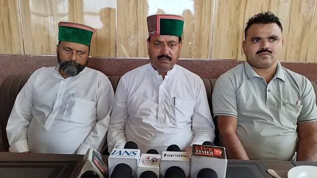 देहरा ।। News123 ।। देहरा में प्रदेश कांग्रेस सचिव सुरिंद्र मनकोटिया की प्रेस वार्ता
⭕👉 पूर्व मंत्री बिक्रम ठाकुर को पुलिस से बदसलूकी पर घेरा
