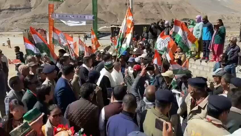 लाहुल-स्पीति दौरे पर पहुंचे मुख्यमंत्री सुखविंदर सिंह सुक्खू, काजा में स्थानीय लोक संस्कृति के साथ हुआ जोरदार अभिनंदन .... https://ewn24.in/ #ewn24news #choiceofhimachal #himachal #SukhvinderSinghSukhu #CMSukhu #Kaza #LahaulSpiti #HimachalNews #HimachalPradesh #HimachalCulture #LahaulSpitiNews #KazaNews #HimachalPoltics #DholNagara #HimachalTourism