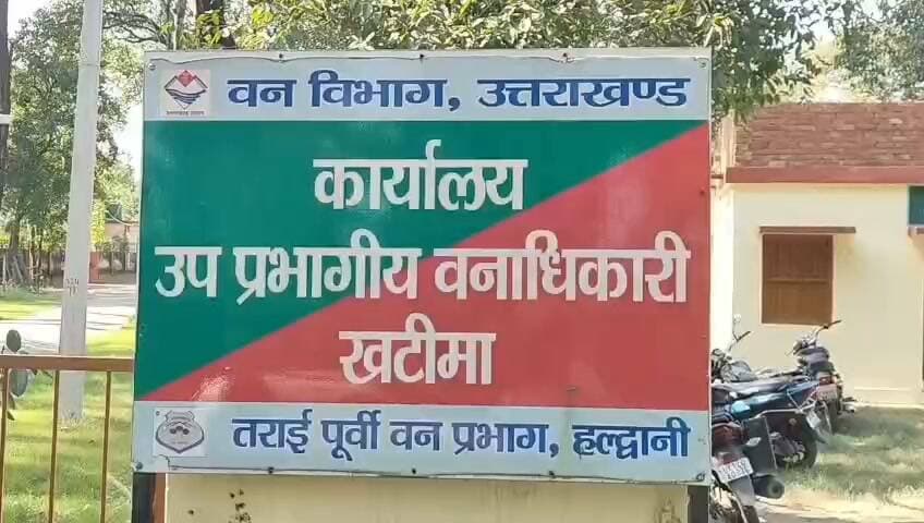 खटीमा में वन विभाग का शिकंजा, टाल सीज और गाड़ी जब्त