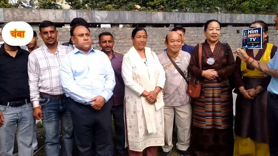 आज चंबा में राज्यसभा सांसद हर्ष महाजन से पांगी व चुराह घाटी के कुछ प्रतिनिधि मंडल अपनी समस्याओं को लेकर मिले और हर्ष महाजन द्वारा रोड स्वीकृत करवाने के लिए भी धन्यवाद किया