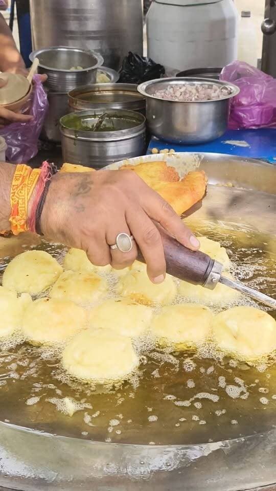 🔥 Khandoli Ki Famous Aloo Tikki 😍 सिर्फ ₹30 में! 🤤
#AlooTikki #Khandoli #StreetFood #IndianStreetFood #Foodie #FoodShorts #ViralFood #DesiFood #FoodLovers