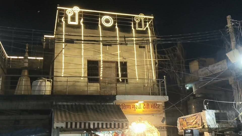 आजमगढ़ के पुरानी सब्जी मंडी में पंडाल में देवी के आगमन को लेकर दिखा अलग ही नजारा, धूमधाम से निकली यात्रा
