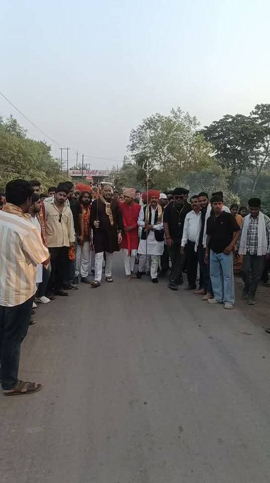 सतना,पदयात्रा भर्जुना माता मंदिर ।
नवरात्रि के चौथे दिन घूरडाग खेर माई माता मंदिर से प्राचीन भरजूना माता मंदिर तक दर्शनार्थियों के साथ पदयात्रा में शामिल हुए इस अवसर पर अजय सोनी राजू सिंह जकीरा हनुमंत तिवारी शरद गौतम सहित स्थानीय माता रानी के भक्तगण शामिल रहे ।