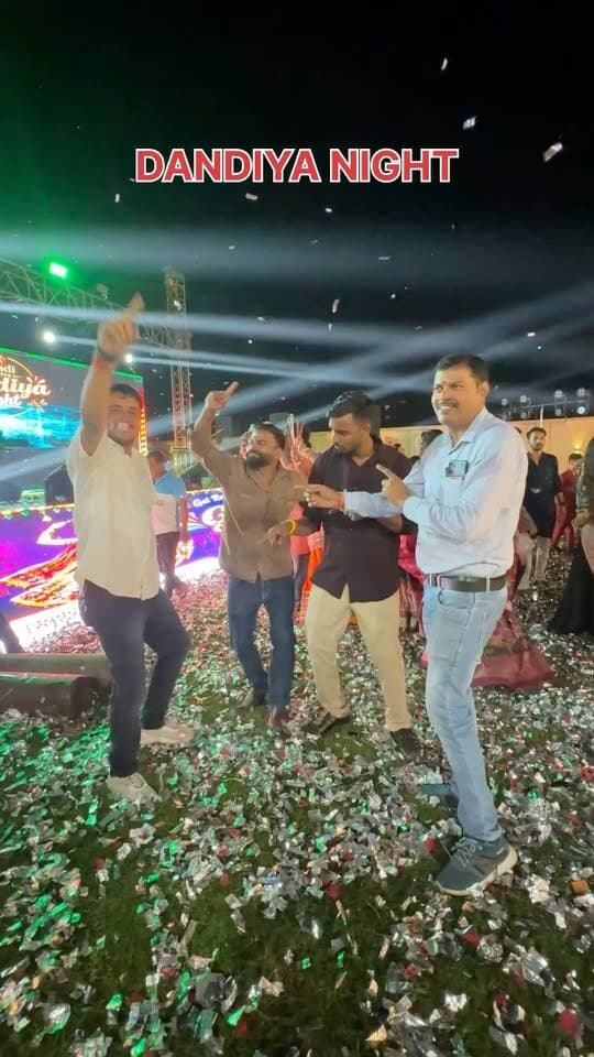 कल रात, दोस्तों के साथ थोड़ी मस्ती, थोड़ा डांस 🙏👍
#viralpost #barabankiupdates #barabanki