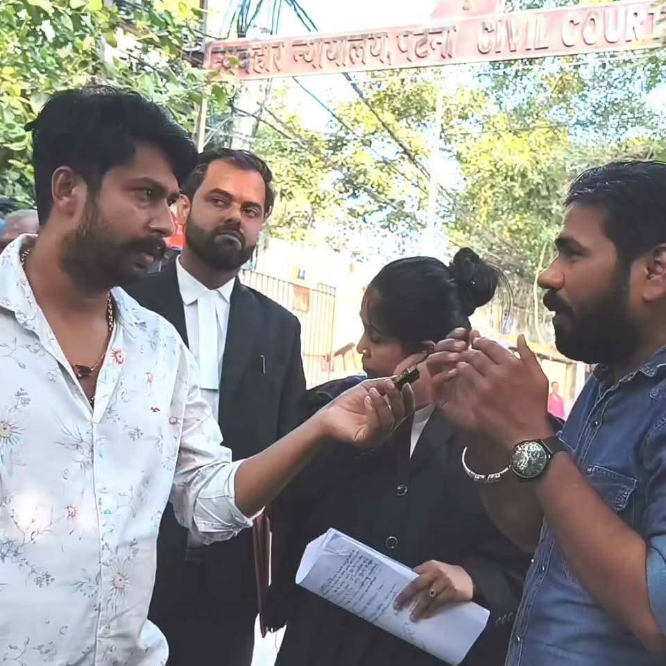 एक पत्रकार का श्रृंगार होता है..... FIR....." राजेश" कहा है ये सवाल लोग अब पूछेंगे.....
#viralnews #बेऊर #आरान्यूज़ #trendingnews #AraNews #कायरोप्रैकटर #मोकामान्यूज़ #मिठापुर #PatnaNewss #PritiGupta