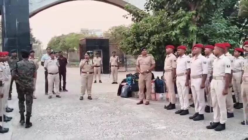 लखीसराय: लखीसराय में दुर्गा पूजा के लिए एसपी ने सिपाहियों को दिए सुरक्षा निर्देश