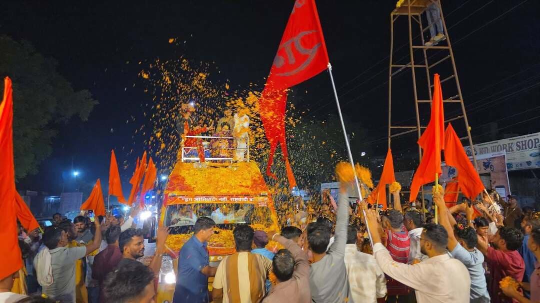 छतरपुर पहुंची बागेश्वर महाराज रथ यात्रा जगह जगह हो रहा रथयात्रा का स्वागत