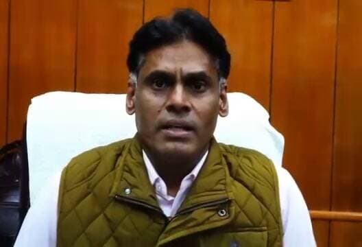 BIG BREAKING:: अंकिता भंडारी हत्याकांड: 88 दिन में जांच पूरी, तीनों दोषियों को उम्रकैद; सीबीआई जांच को लेकर एडीजी डॉ. मुरुगेशन ने दी बड़ी जानकारी - Bahadrabad News
=================
_*पूरी ख़बर पढ़ने के लिए नीचे दी गई ब्लू लाइन पर क्लिक करें।*_
👇👇
https://bahadrabadnews.com/big-breaking-ankita-bhandari-murder-case-investigation-completed-in-88-days/
*"बहादराबाद न्यूज़/ की खबरे व्हाट्सएप पर पाने के 👇लिए ग्रुप से जुड़े.. क्लिक करे!*
https://chat.whatsapp.com/JRJhdKtAfvYEyJxTAHmU0W
=================
_*News by -SHAJAD ALI*_