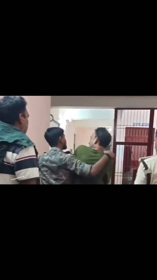 लखीसराय के चर्चित ड्रग्स इंस्पेक्टर दीपक कुमार राम शराब के नशे में गिरफ्तार, कृषि मंत्री विजय कुमार सिन्हा के साथ बातचीत का ऑडियो क्लिप वायरल होने के बाद थे सुर्खियों में, इन्हें पहले निलंबित भी किया जा चुका है.