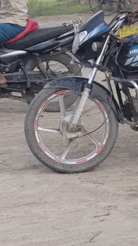 Chaku chaurahe ke pass unke niche hadsa