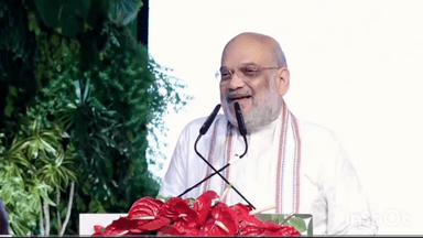 मुंबई: "केंद्रीय गृहमंत्री अमित शाह यांनी सहकारी बँकिंग क्षेत्राच्या बळकटीकरणावर भर देताना देशातील सुमारे १,४०० शहरी सहकारी बँक