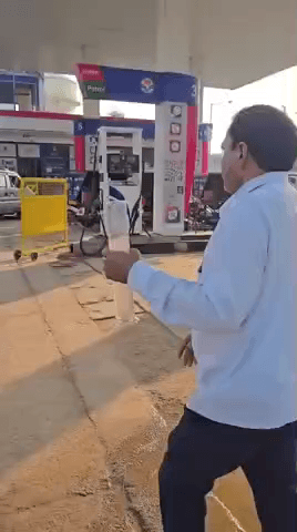 भरतपुर: भरतपुर के काली बगीचे स्थित पेट्रोल पंप में पेट्रोल की जगह पानी डाला जा रहा है, कई वाहन हुए खराब