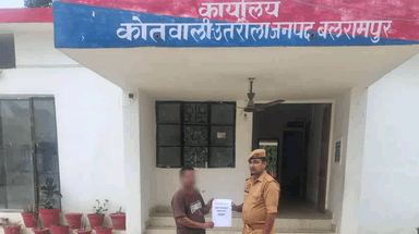 उतरौला: कोतवाली उतरौला पुलिस की तत्परता से साइबर फ्रॉड के ₹3200 पीड़ित के खाते में वापस कराए गए, पीड़ित ने धन्यवाद दिया